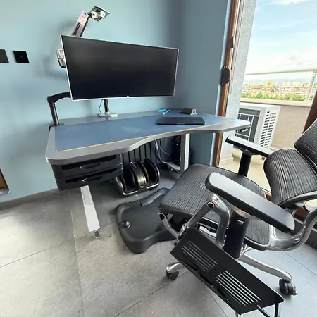 Ibiza Neon 1bdr W Terrace, Workdesk And Paid Parking 아파트