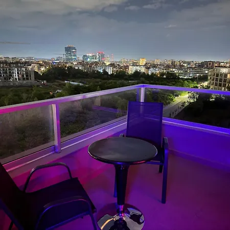 Ibiza Neon 1bdr W Terrace, Workdesk And Paid Parking *