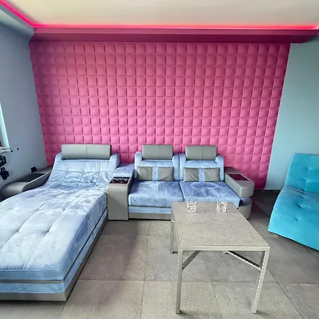 Ibiza Neon 1bdr W Terrace, Workdesk And Paid Parking 아파트 소피아
