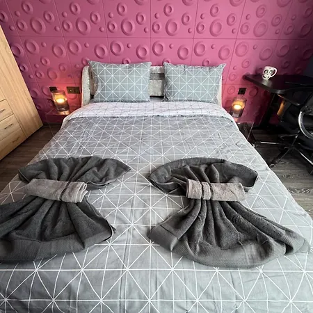Ibiza Neon 1bdr W Terrace, Workdesk And Paid Parking 아파트 소피아