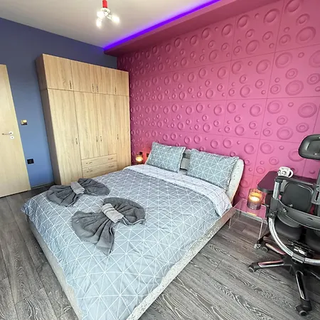 아파트 Ibiza Neon 1bdr W Terrace, Workdesk And Paid Parking 소피아