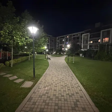 Ibiza Neon 1bdr W Terrace, Workdesk And Paid Parking 아파트 소피아